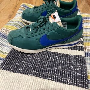 Nike Women's Teal Sneakers